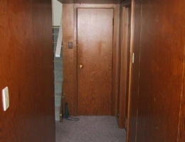 Original_finish_on_the_lower_hallway