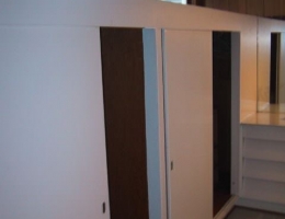 The_built_in_closets_in_the_dressing_room