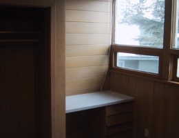 The_second_bedroom_built_in_desk